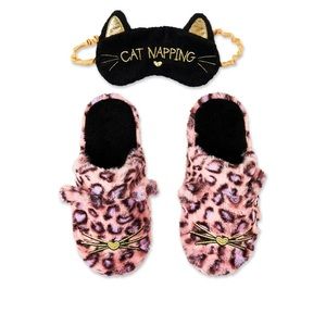 Valentine’s Day Slipper and Mask Set Gift Set.